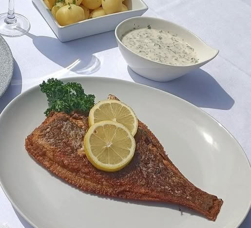 Smørrebrødsbuffet med 8 forskellige slags smørrebrød